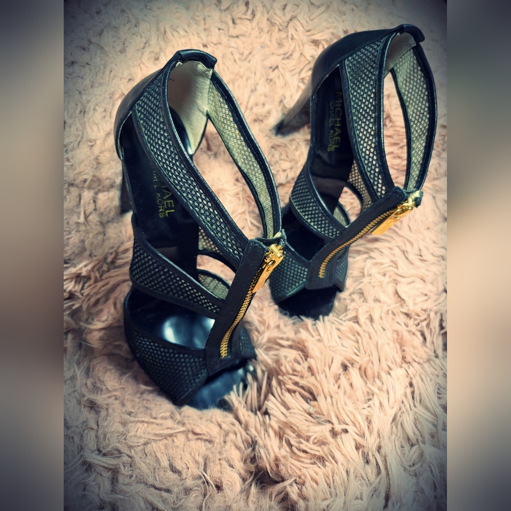 Michael Kors Berkley T-strap High-Heel Sandalette Size 6.5M